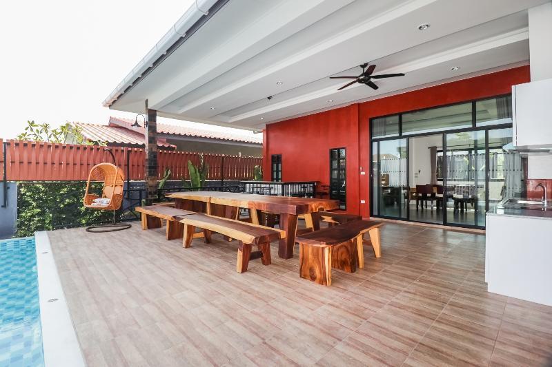 Baan Noppadol Loft โรงแรม หัวหิน